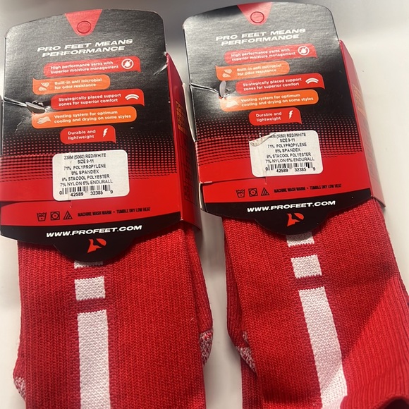 Red sport socks - Picture 2 of 3